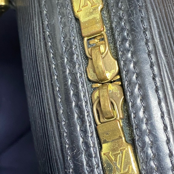Vintage Louis Vuitton Jasmine Black Epi Leather - Picture 9 of 16